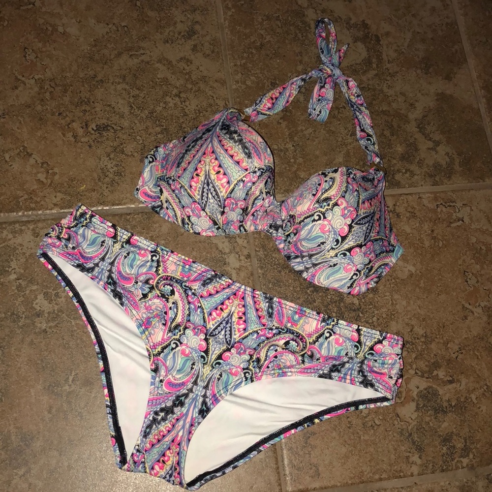 Victoria’s Secret bikini set